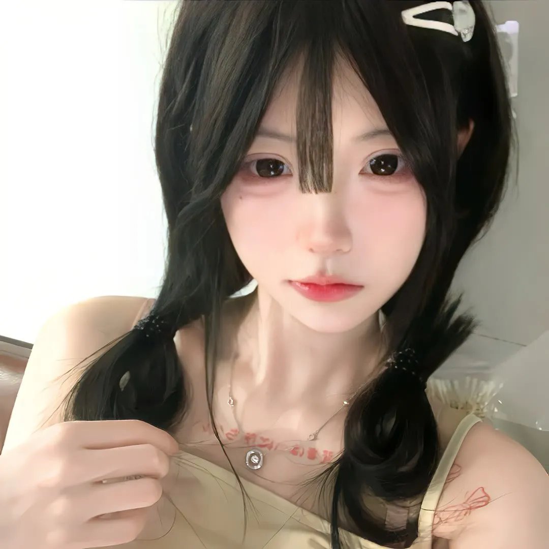 他从火光中走来